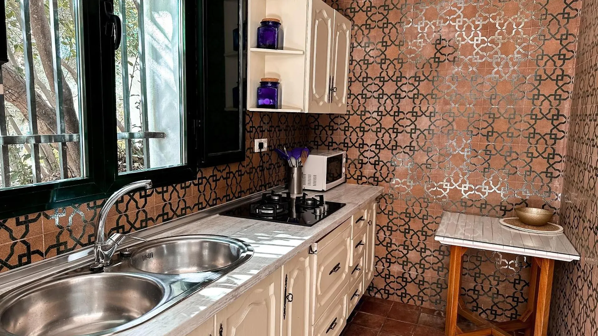La Caseria Azul De Cuadros Bedmar y Garciez Country house