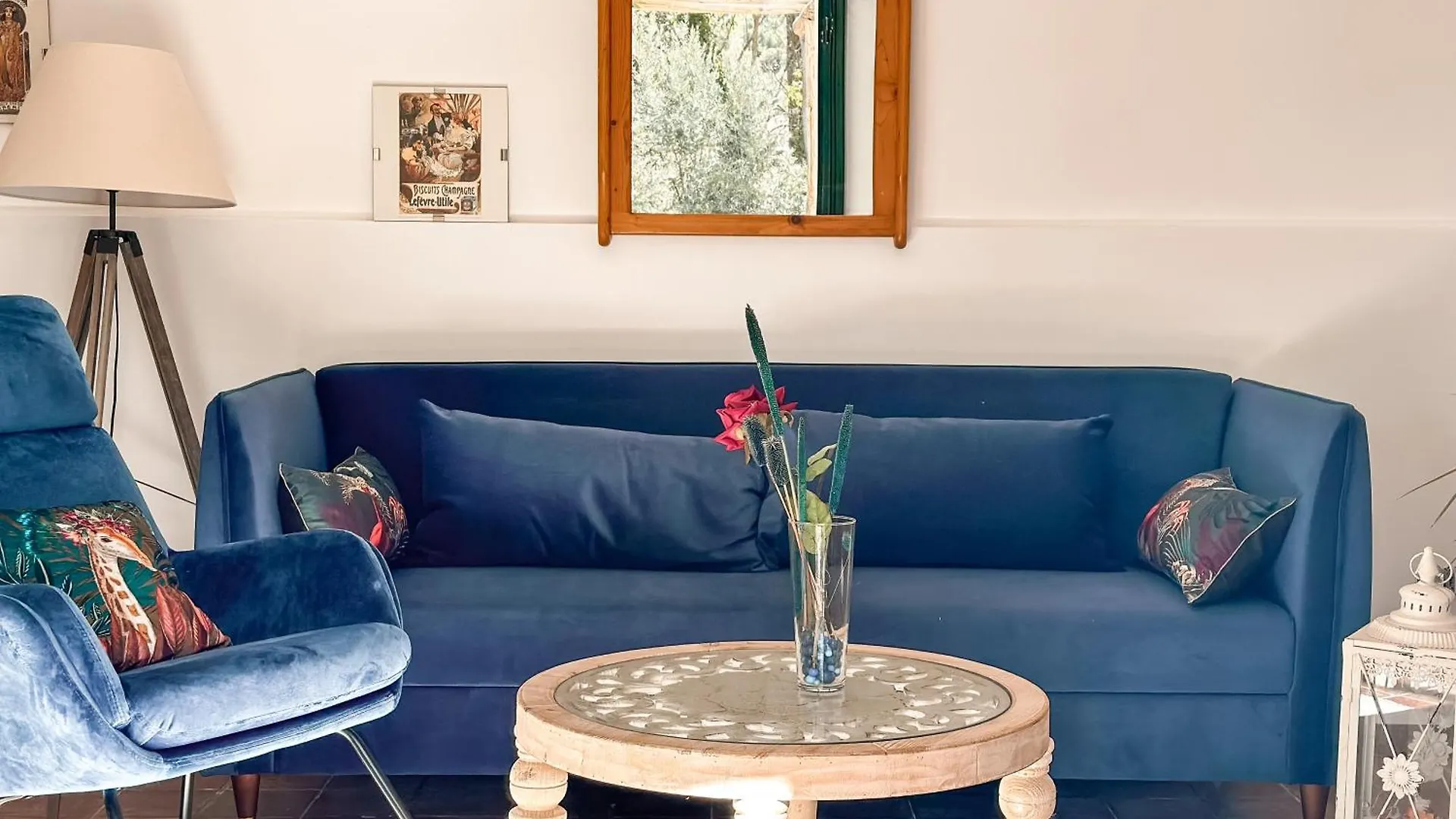 Country house La Caseria Azul De Cuadros Bedmar y Garciez