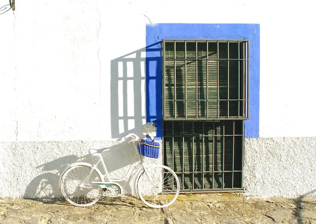 Country house La Caseria Azul De Cuadros Bedmar y Garciez